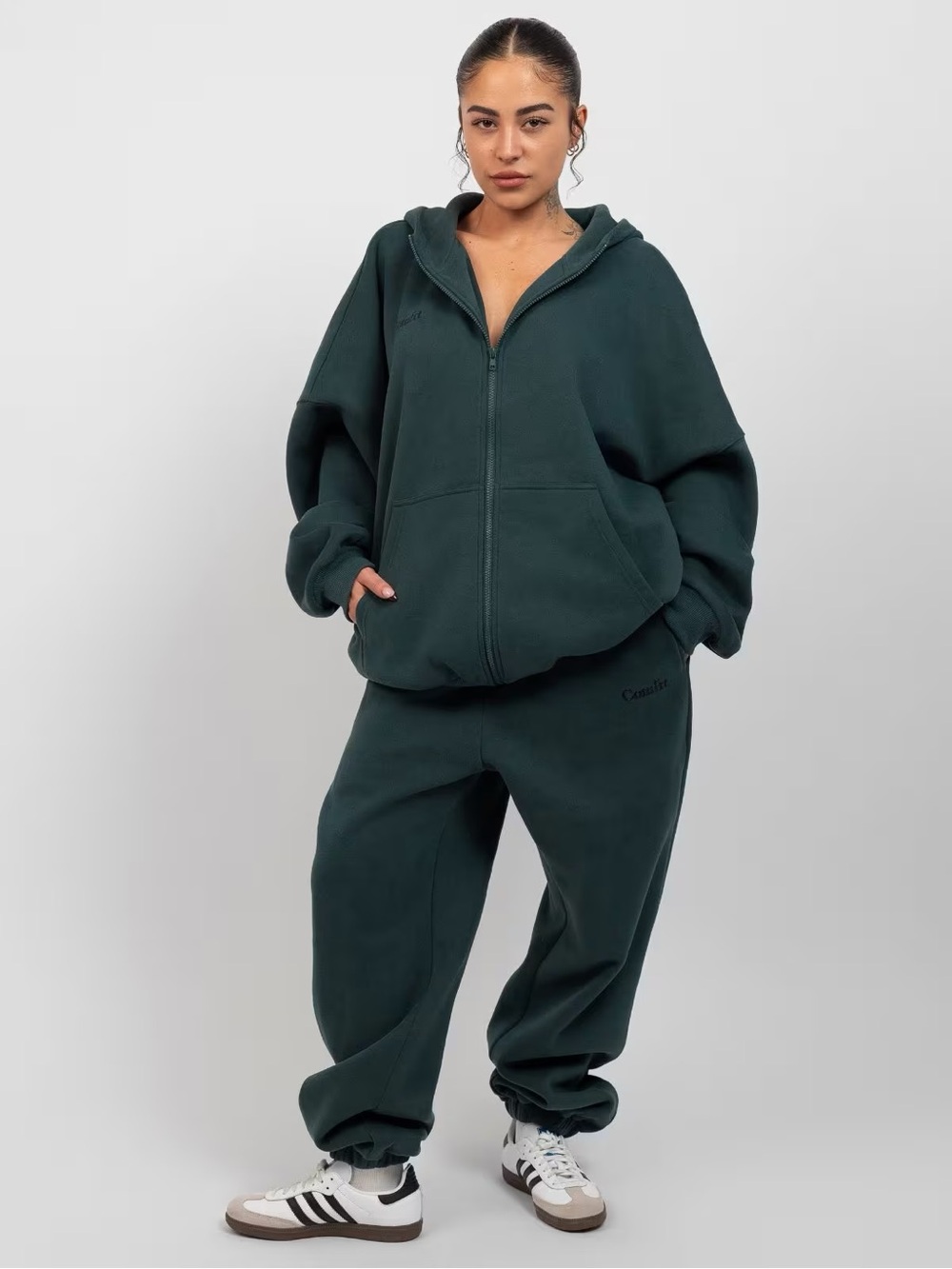 Comfrt Sweatpants
Dark Green “pine green”
Elastic waistband, jogger fit, h